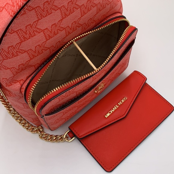 MICHAEL KORS DARK SANGRIA COLOR
Maisie Extra-Small Logo 2-in-1 Backpack - Picture 6 of 16